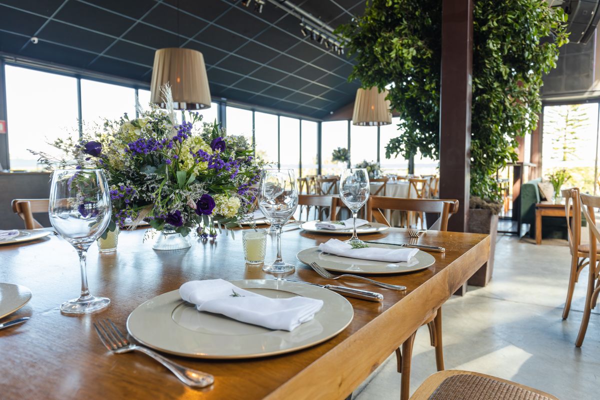 Event Souvenirs — Elegant Table Setting